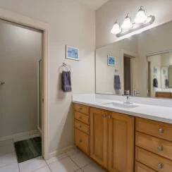 Primary bathroom, accessible from the previous bedroom.