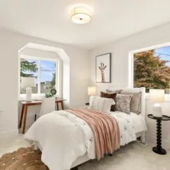 Guest bedroom.